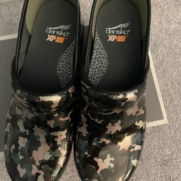 Dansko XP 2.0 camouflage Clogs - Picture 2 of 9